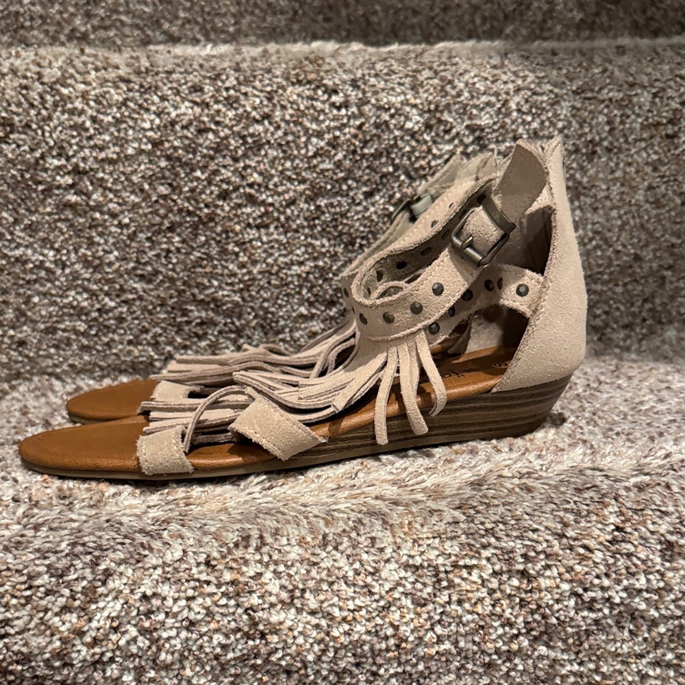 Minnetonka Fringe Suede Sandals - Tan